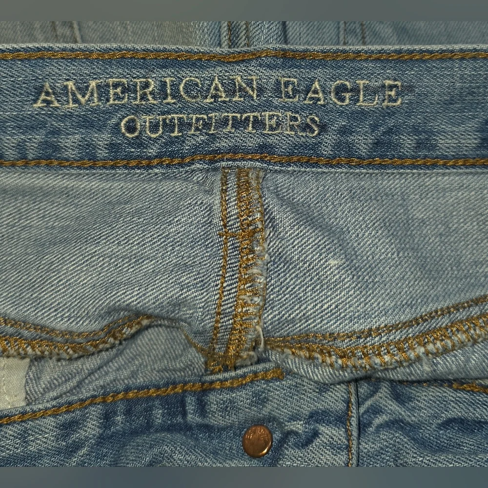 American Eagle Two-Tone Blue Vintage Hi-Rise Jeans Size 8 Regular - Picture 4 of 5